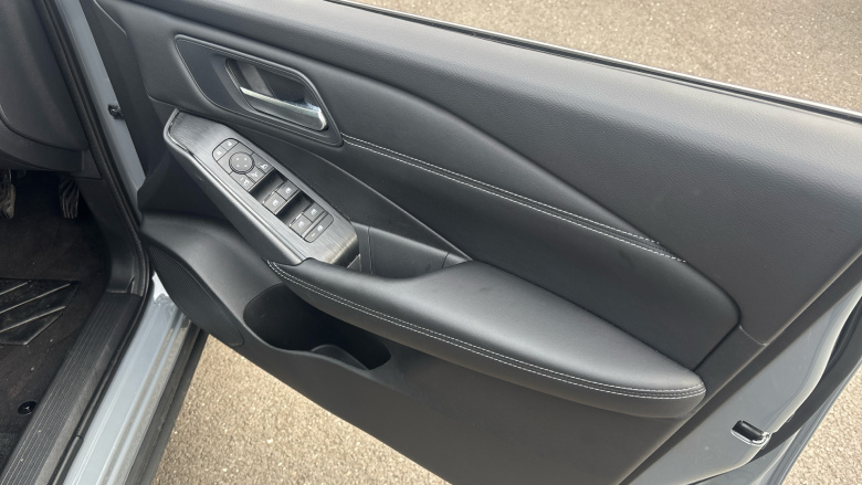 Nissan Qashqai 1.3 DiG-T MH Acenta Premium 5dr Petrol Hatchback